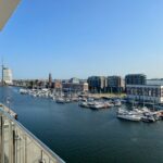 Das COAST HOUSE Seaside Loft liegt im Hafen von  Bremerhaven und liegt nur 1,4 km vom Weser-Strandbad und 1,8 km von der Stadthalle Bremerhaven entfernt. WLAN nutzen Sie in allen Bereichen der Unterkunft gratis und Privatparkplätze sind vorhanden.